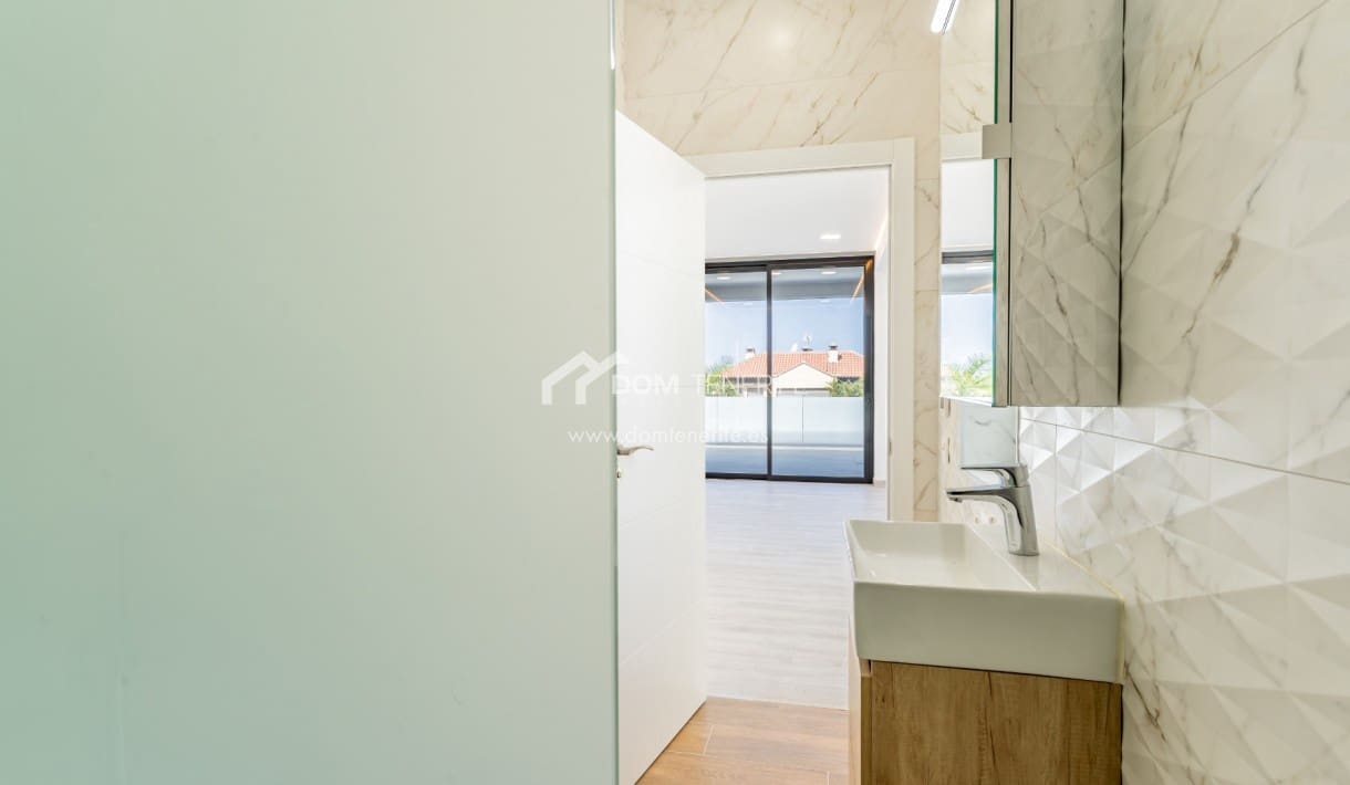 4 soveværelse Villa til salg i Adeje med swimmingpool garage - € 1.850.000 (Ref: 9148765)