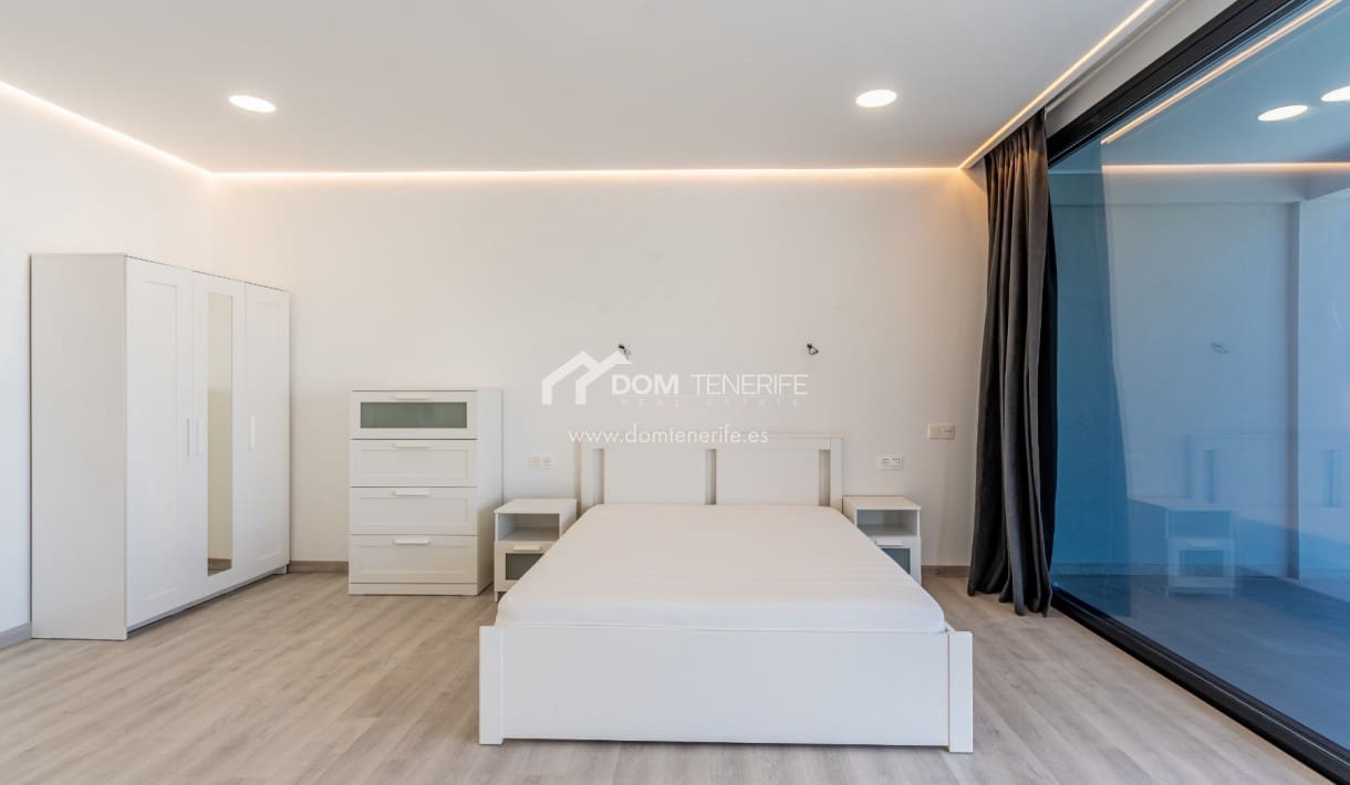 4 soveværelse Villa til salg i Adeje med swimmingpool garage - € 1.850.000 (Ref: 9148765)