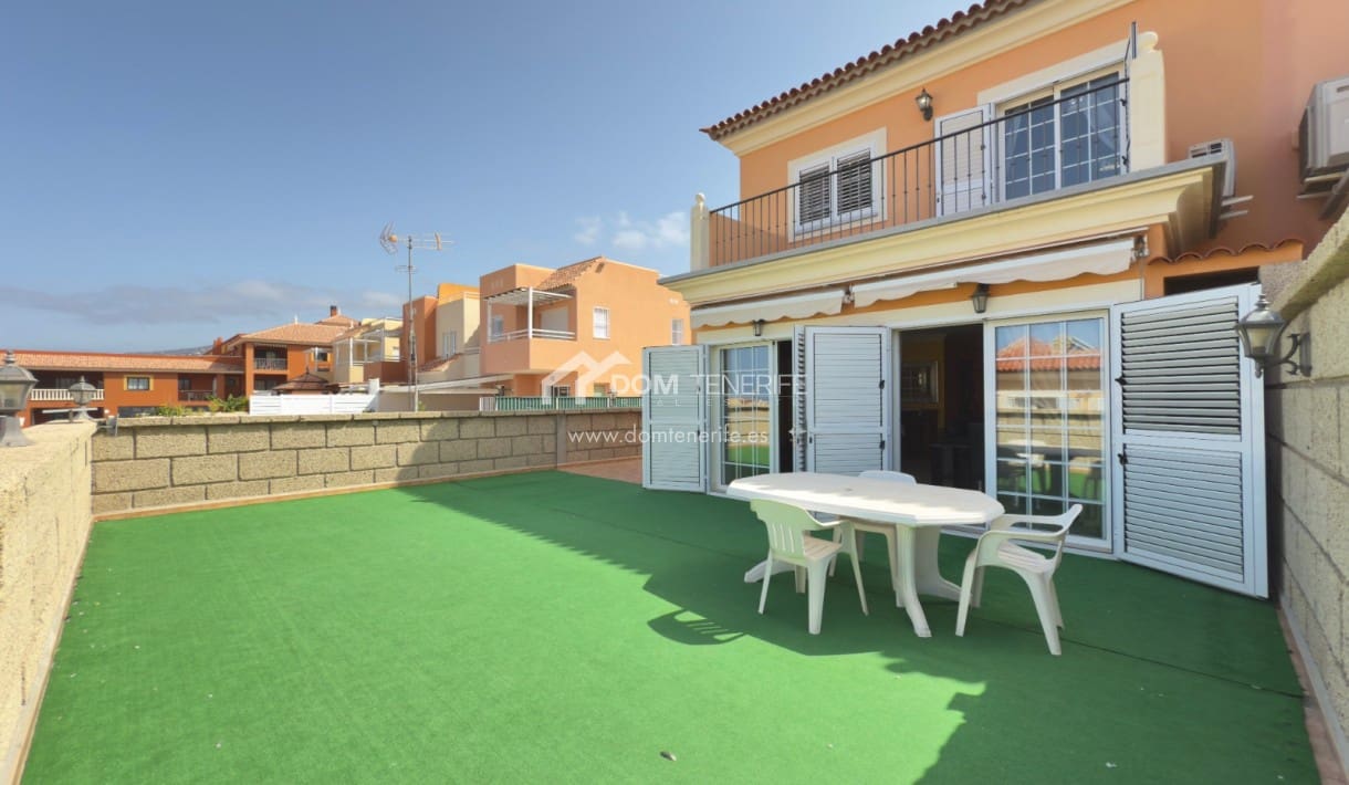 3 soveværelse Semi-Rækkehus til salg i El Madronal med swimmingpool garage - € 1.000.000 (Ref: 9181868)