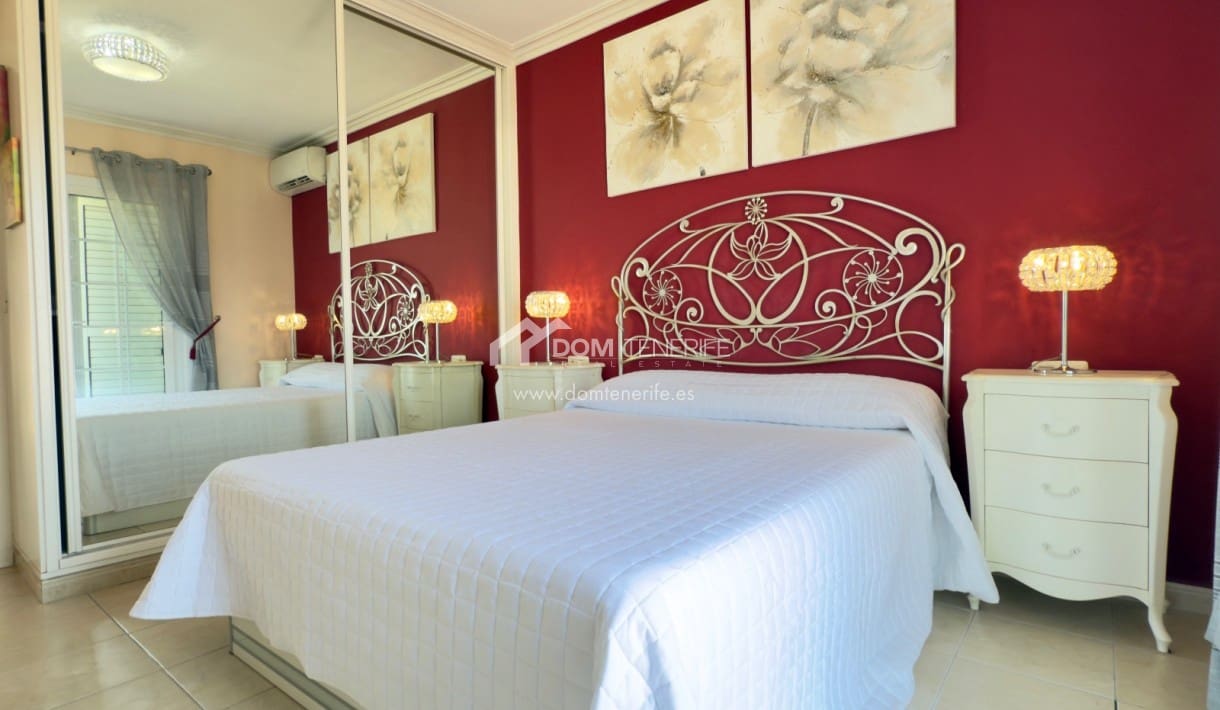 3 soveværelse Semi-Rækkehus til salg i El Madronal med swimmingpool garage - € 1.000.000 (Ref: 9181868)