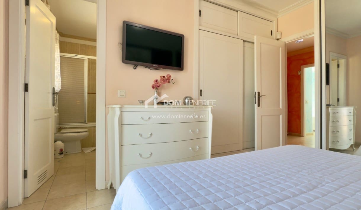 3 soveværelse Semi-Rækkehus til salg i El Madronal med swimmingpool garage - € 1.000.000 (Ref: 9181868)