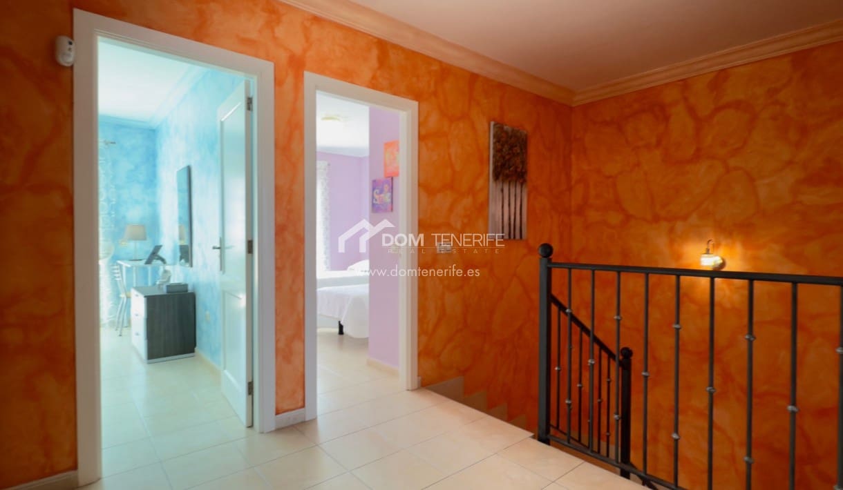 3 soveværelse Semi-Rækkehus til salg i El Madronal med swimmingpool garage - € 1.000.000 (Ref: 9181868)