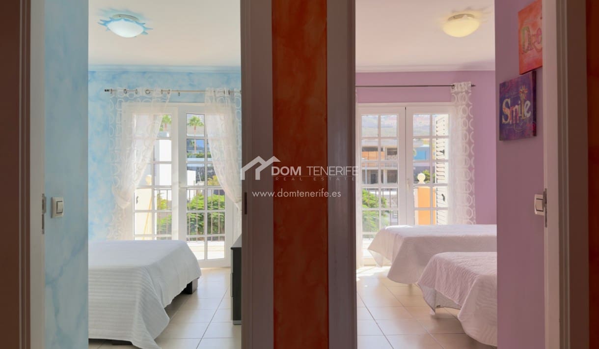 3 soveværelse Semi-Rækkehus til salg i El Madronal med swimmingpool garage - € 1.000.000 (Ref: 9181868)