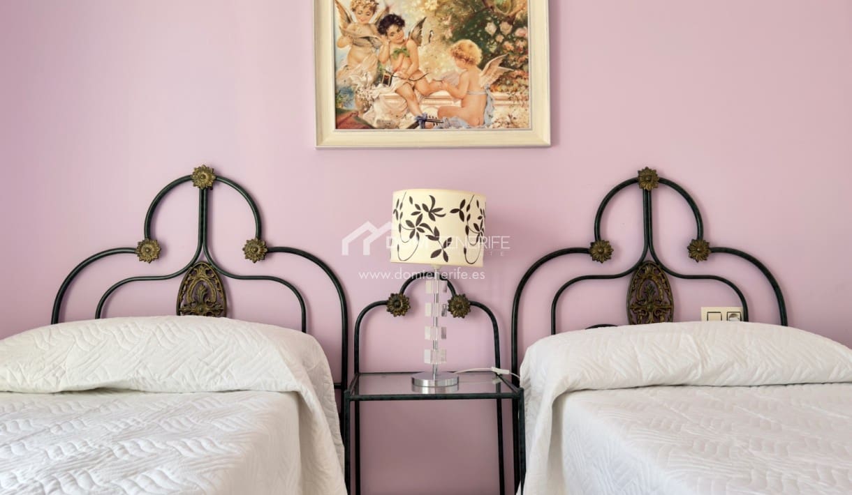 3 soveværelse Semi-Rækkehus til salg i El Madronal med swimmingpool garage - € 1.000.000 (Ref: 9181868)