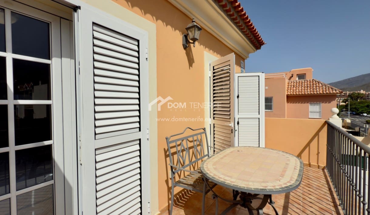 3 soveværelse Semi-Rækkehus til salg i El Madronal med swimmingpool garage - € 1.000.000 (Ref: 9181868)