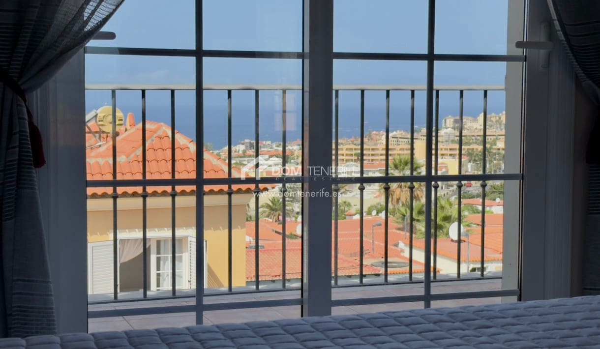 3 soveværelse Semi-Rækkehus til salg i El Madronal med swimmingpool garage - € 1.000.000 (Ref: 9181868)