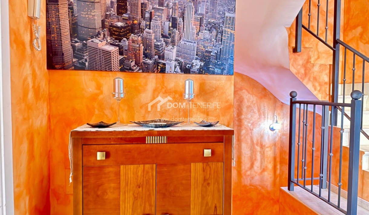 3 soveværelse Semi-Rækkehus til salg i El Madronal med swimmingpool garage - € 1.000.000 (Ref: 9181868)