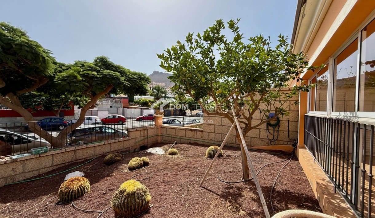 3 soveværelse Semi-Rækkehus til salg i El Madronal med swimmingpool garage - € 1.000.000 (Ref: 9181868)