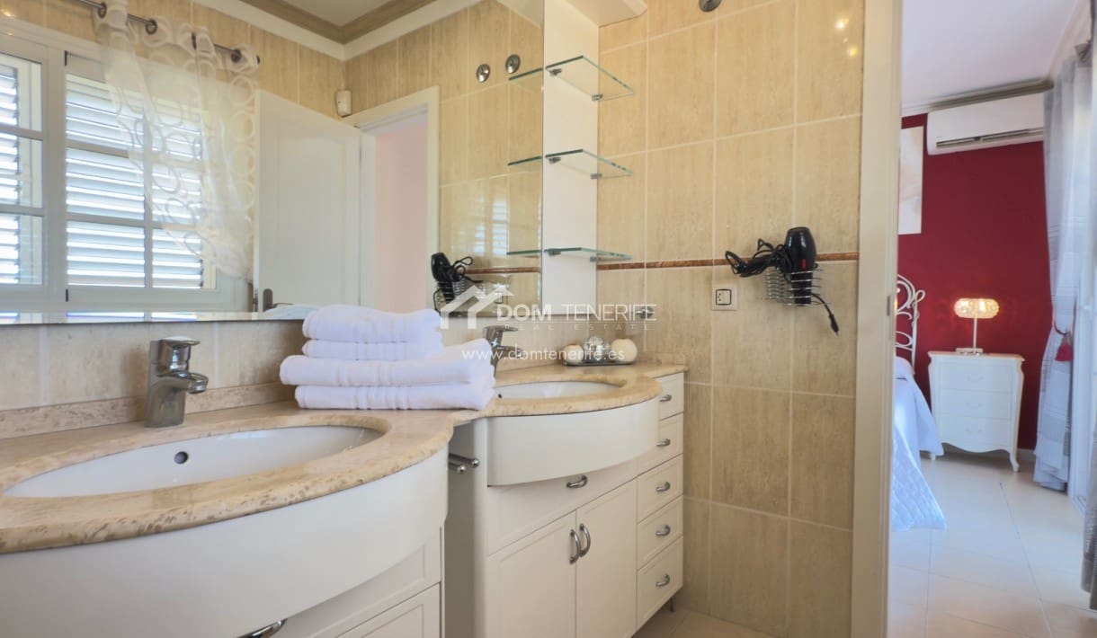 3 soveværelse Semi-Rækkehus til leje i El Madronal med swimmingpool garage - € 3.000 (Ref: 9184935)