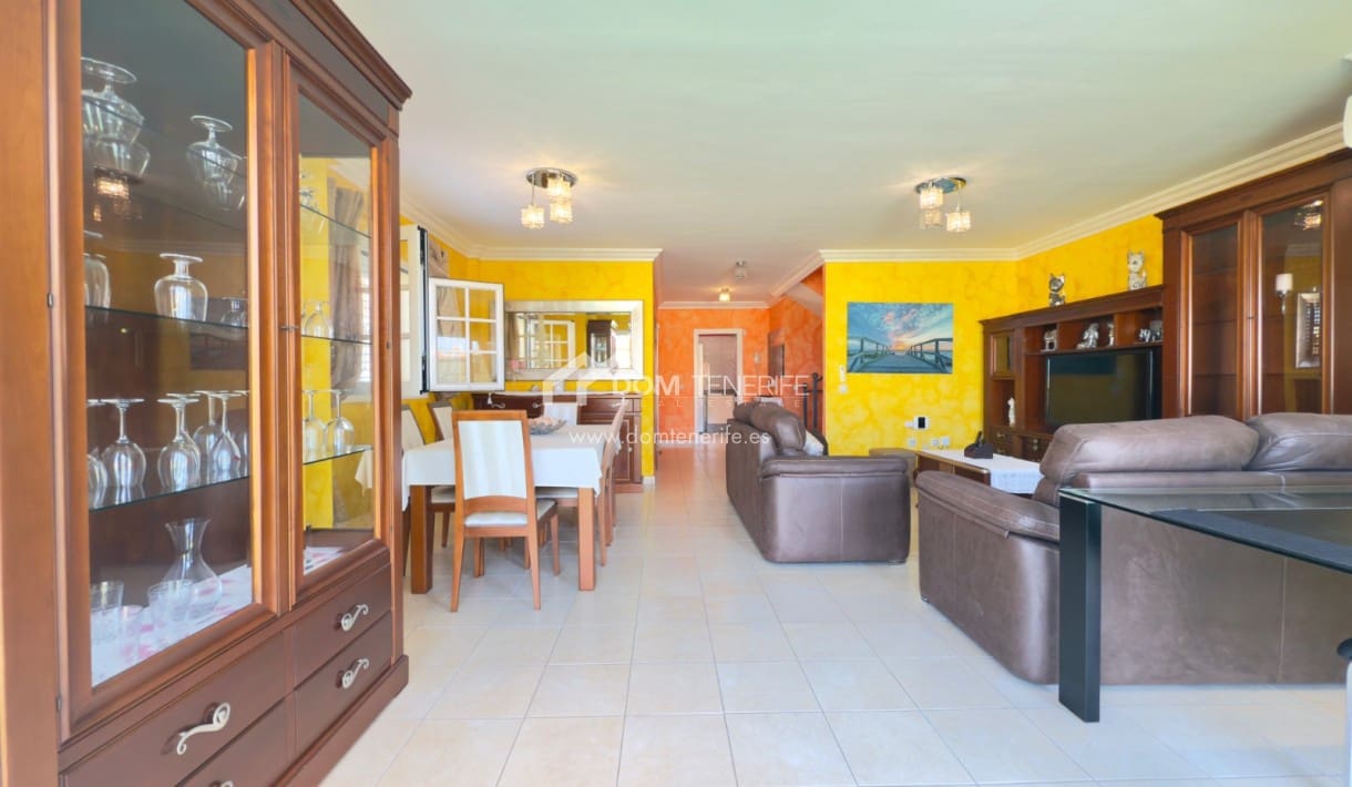 3 soveværelse Semi-Rækkehus til leje i El Madronal med swimmingpool garage - € 3.000 (Ref: 9184935)