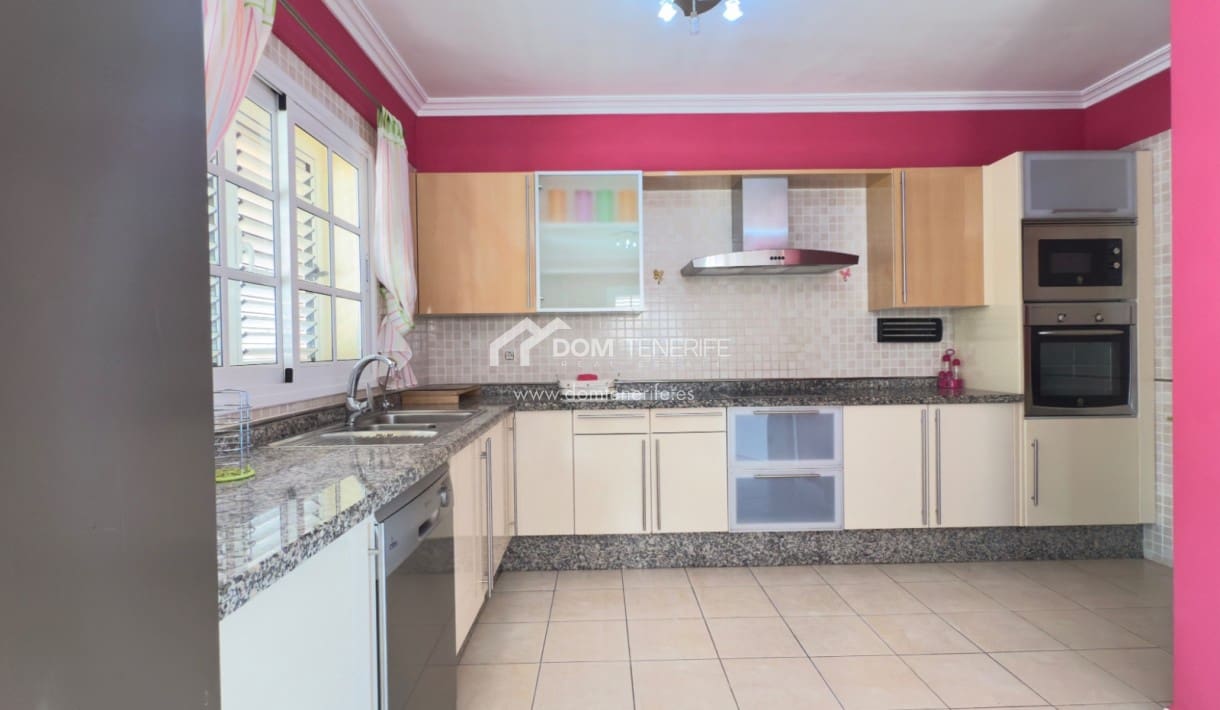 3 soveværelse Semi-Rækkehus til leje i El Madronal med swimmingpool garage - € 3.000 (Ref: 9184935)