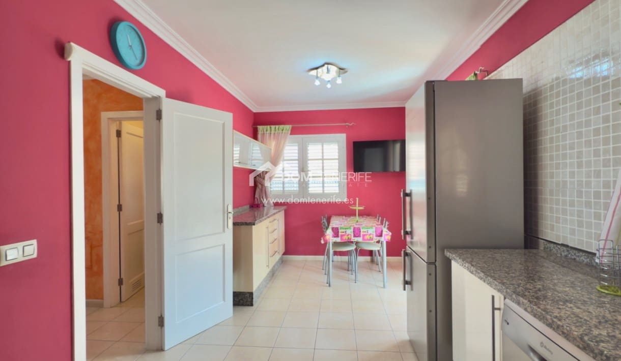 3 soveværelse Semi-Rækkehus til leje i El Madronal med swimmingpool garage - € 3.000 (Ref: 9184935)