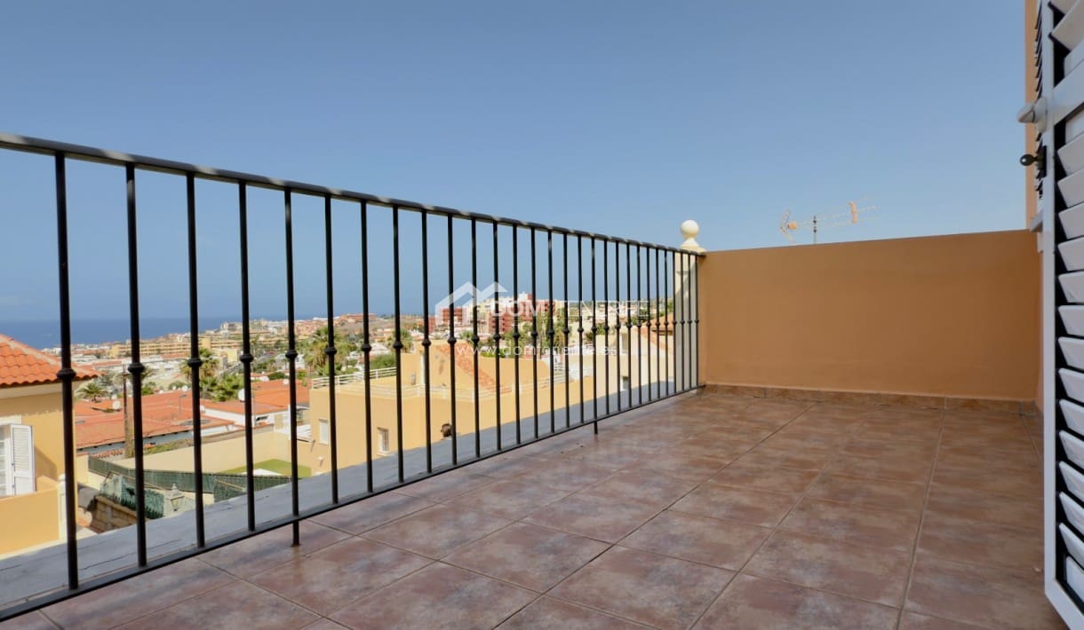 3 soveværelse Semi-Rækkehus til leje i El Madronal med swimmingpool garage - € 3.000 (Ref: 9184935)