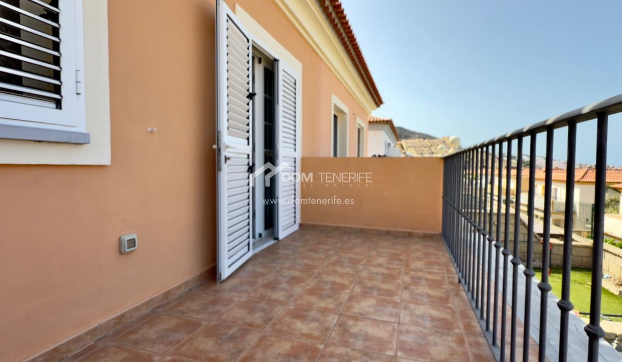 3 soveværelse Semi-Rækkehus til leje i El Madronal med swimmingpool garage - € 3.000 (Ref: 9184935)