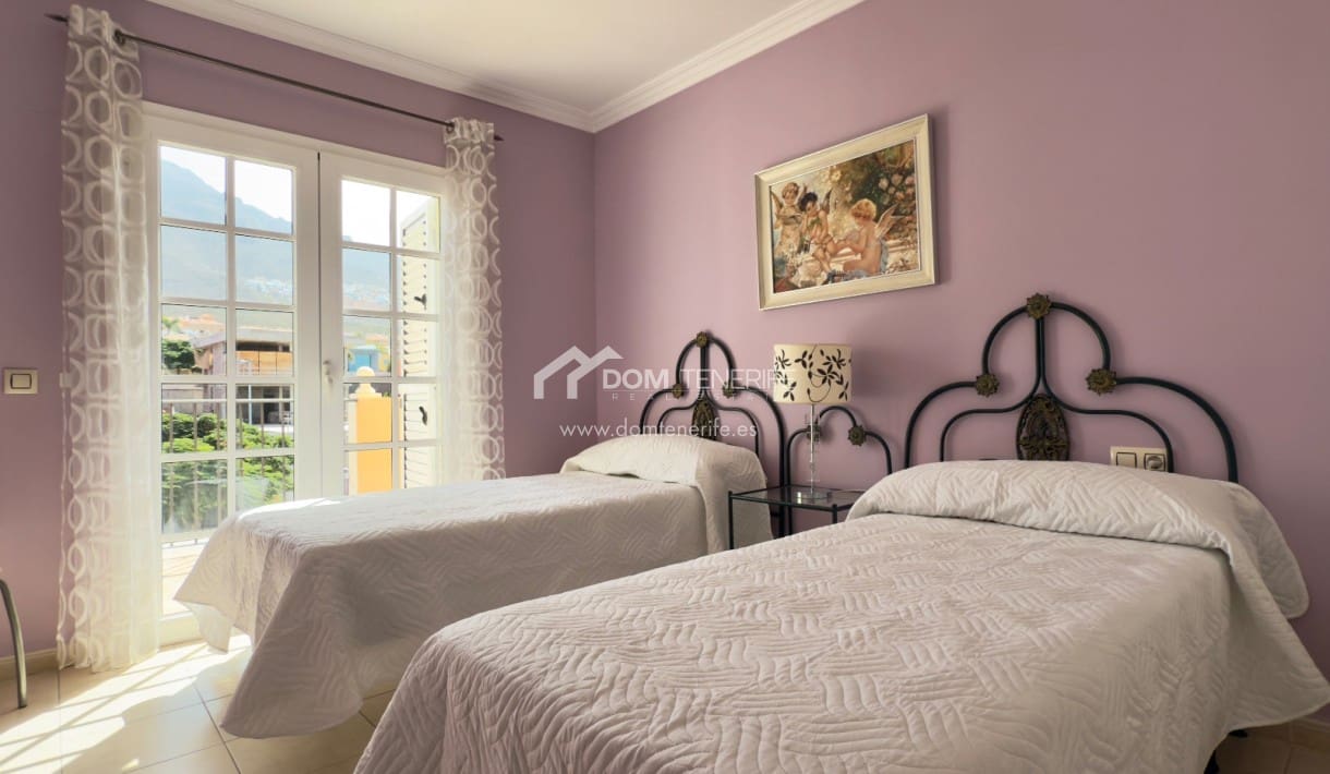 3 soveværelse Semi-Rækkehus til leje i El Madronal med swimmingpool garage - € 3.000 (Ref: 9184935)