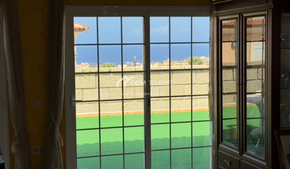 3 soveværelse Semi-Rækkehus til leje i El Madronal med swimmingpool garage - € 3.000 (Ref: 9184935)