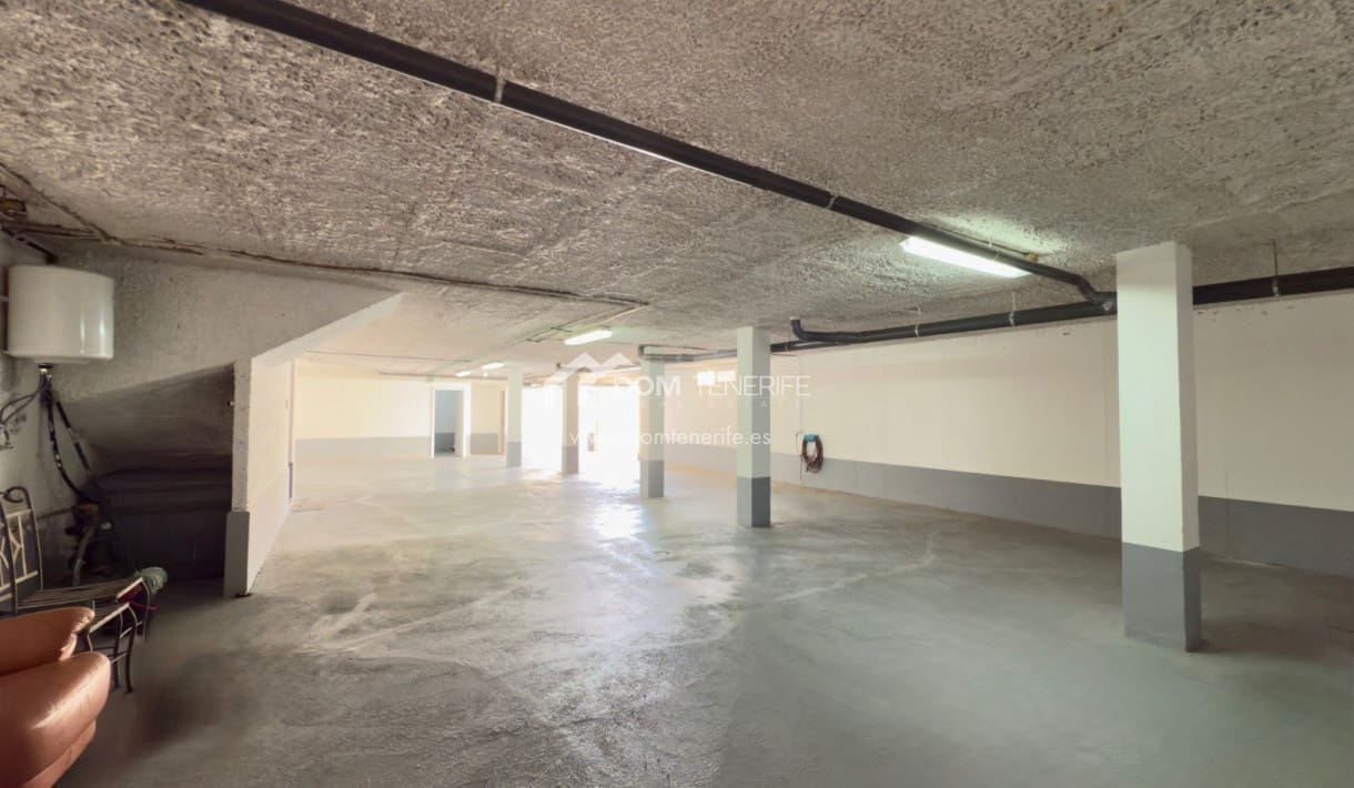 3 soveværelse Semi-Rækkehus til leje i El Madronal med swimmingpool garage - € 3.000 (Ref: 9184935)