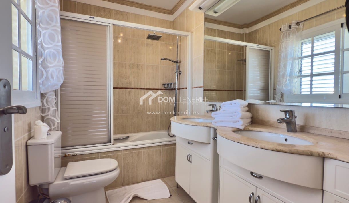 3 soveværelse Semi-Rækkehus til leje i El Madronal med swimmingpool garage - € 3.000 (Ref: 9184935)