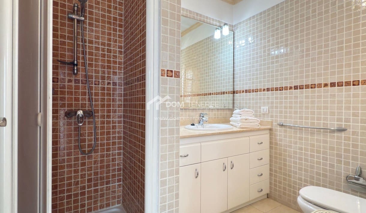 3 soveværelse Semi-Rækkehus til leje i El Madronal med swimmingpool garage - € 3.000 (Ref: 9184935)