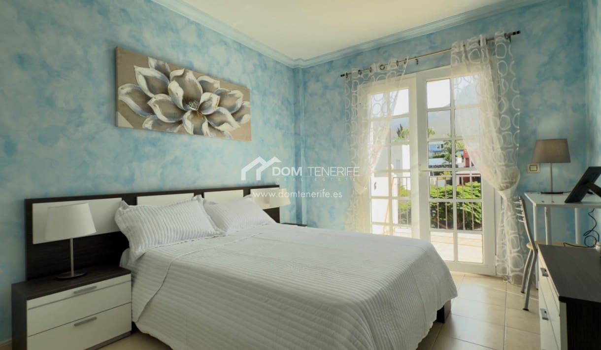 3 soveværelse Semi-Rækkehus til leje i El Madronal med swimmingpool garage - € 3.000 (Ref: 9184935)