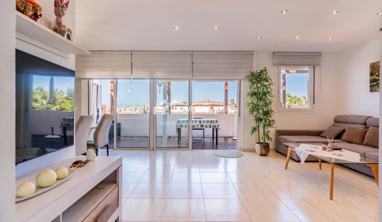 Apartamento de 2 habitaciones en Amarilla Golf en venta con piscina - 370.000 € (Ref: 9221883)