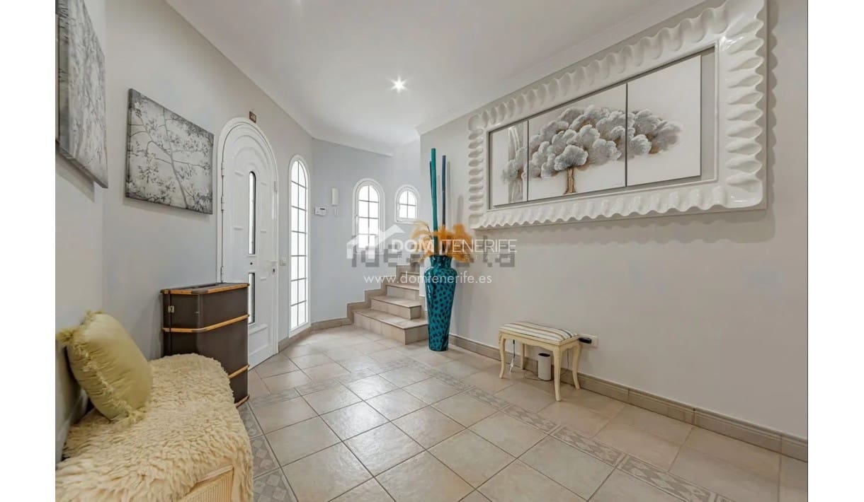 3 soveværelse Villa til salg i Callao Salvaje med swimmingpool - € 750.000 (Ref: 9232062)