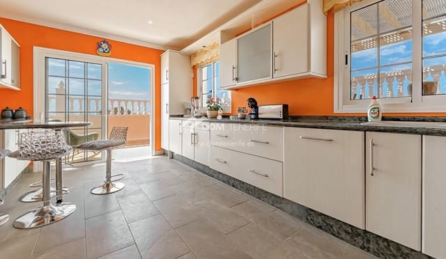 3 bedroom Villa for sale in Callao Salvaje, Adeje with pool - € 750,000 (Ref: 9232062)