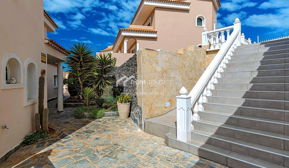 3 soveværelse Villa til salg i Callao Salvaje med swimmingpool - € 750.000 (Ref: 9232062)