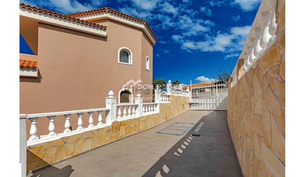 3 soveværelse Villa til salg i Callao Salvaje med swimmingpool - € 750.000 (Ref: 9232062)