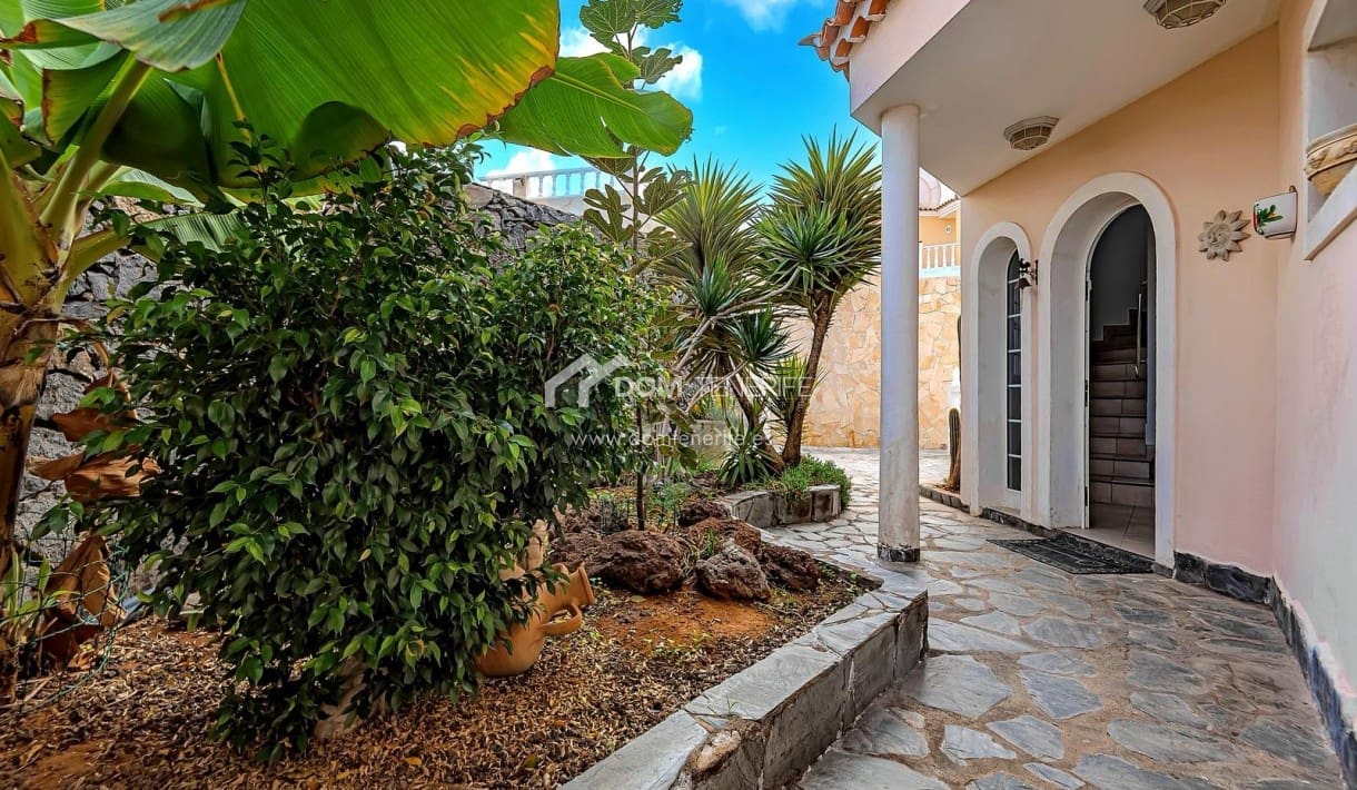 3 soveværelse Villa til salg i Callao Salvaje med swimmingpool - € 750.000 (Ref: 9232062)