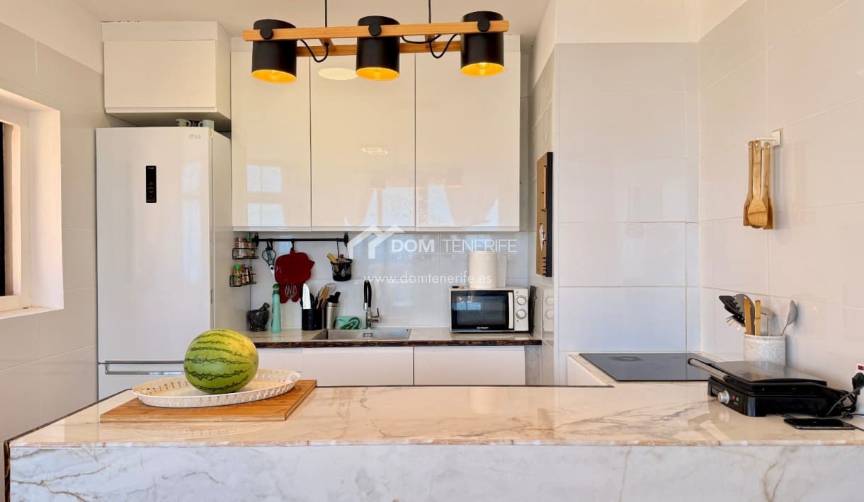 2 sovrum Hus till salu i Costa Adeje med garage - 515 000 € (Ref: 9270372)