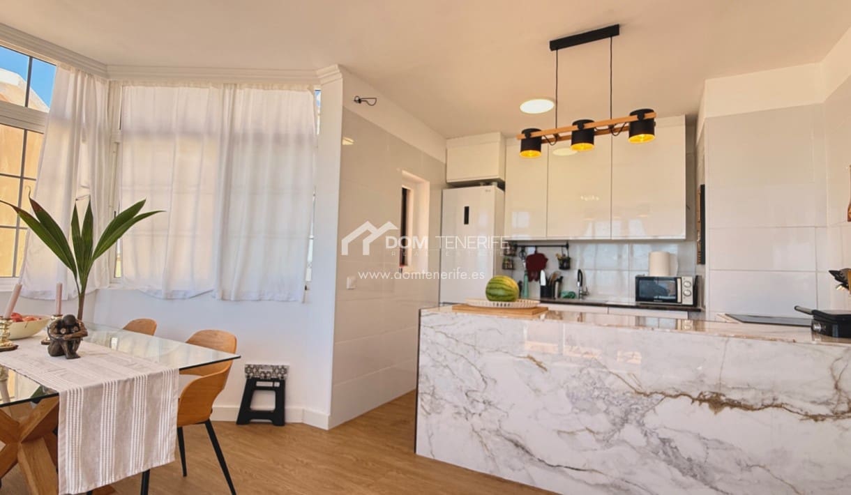 2 sovrum Hus till salu i Costa Adeje med garage - 515 000 € (Ref: 9270372)