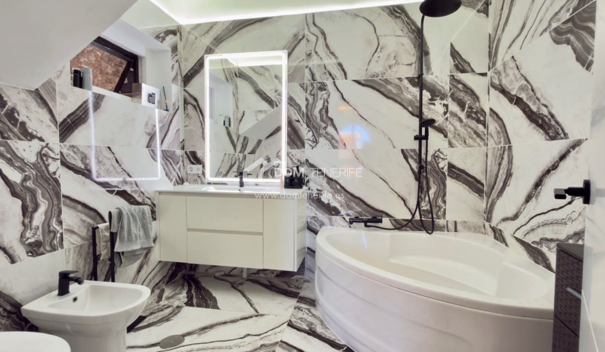 2 sovrum Hus till salu i Costa Adeje med garage - 515 000 € (Ref: 9270372)