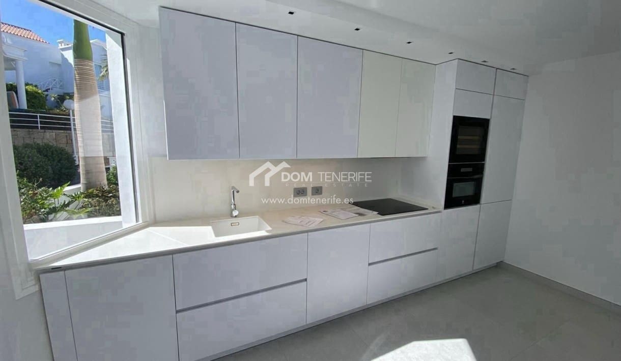 3 soveværelse Villa til salg i Fanabe med swimmingpool - € 1.400.000 (Ref: 9279815)