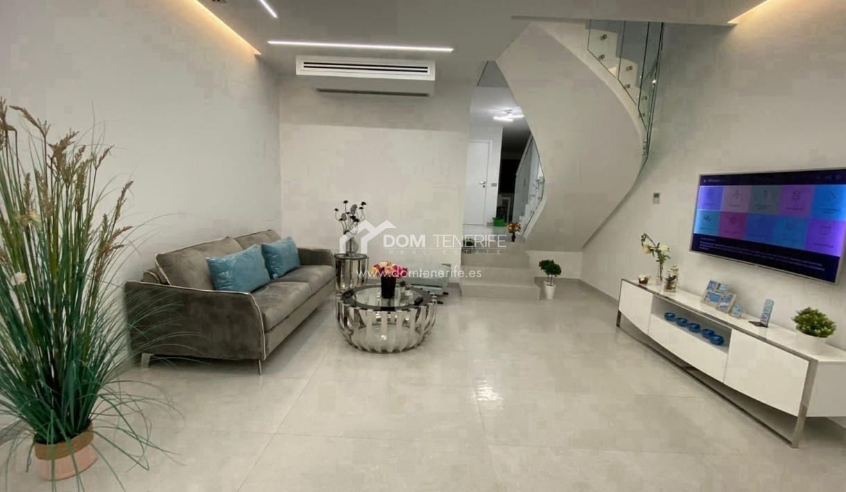 3 soveværelse Villa til salg i Fanabe med swimmingpool - € 1.400.000 (Ref: 9279815)