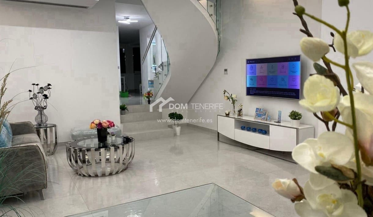 3 soveværelse Villa til salg i Fanabe med swimmingpool - € 1.400.000 (Ref: 9279815)