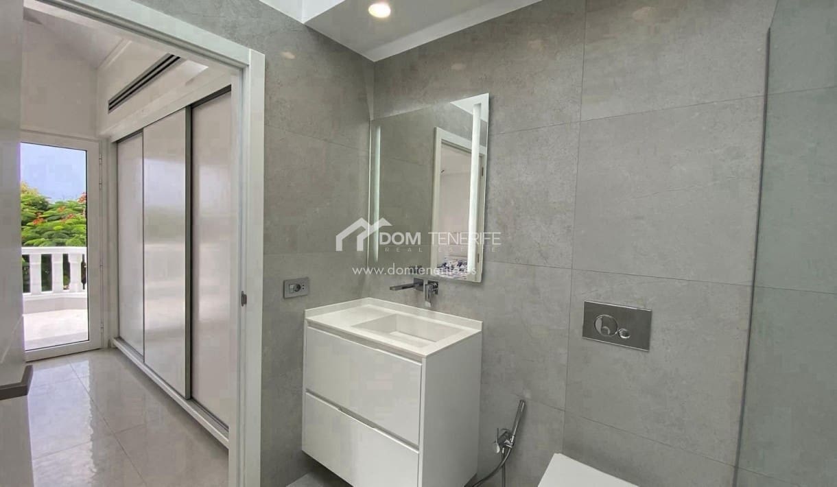 3 soveværelse Villa til salg i Fanabe med swimmingpool - € 1.400.000 (Ref: 9279815)