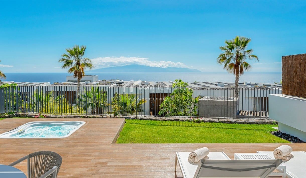 2 bedroom Apartment for sale in Guia de Isora with pool - € 950,000 (Ref: 9314536)