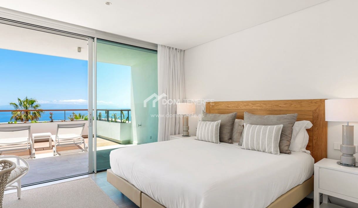 2 bedroom Apartment for sale in Guia de Isora with pool - € 1,115,000 (Ref: 9319971)