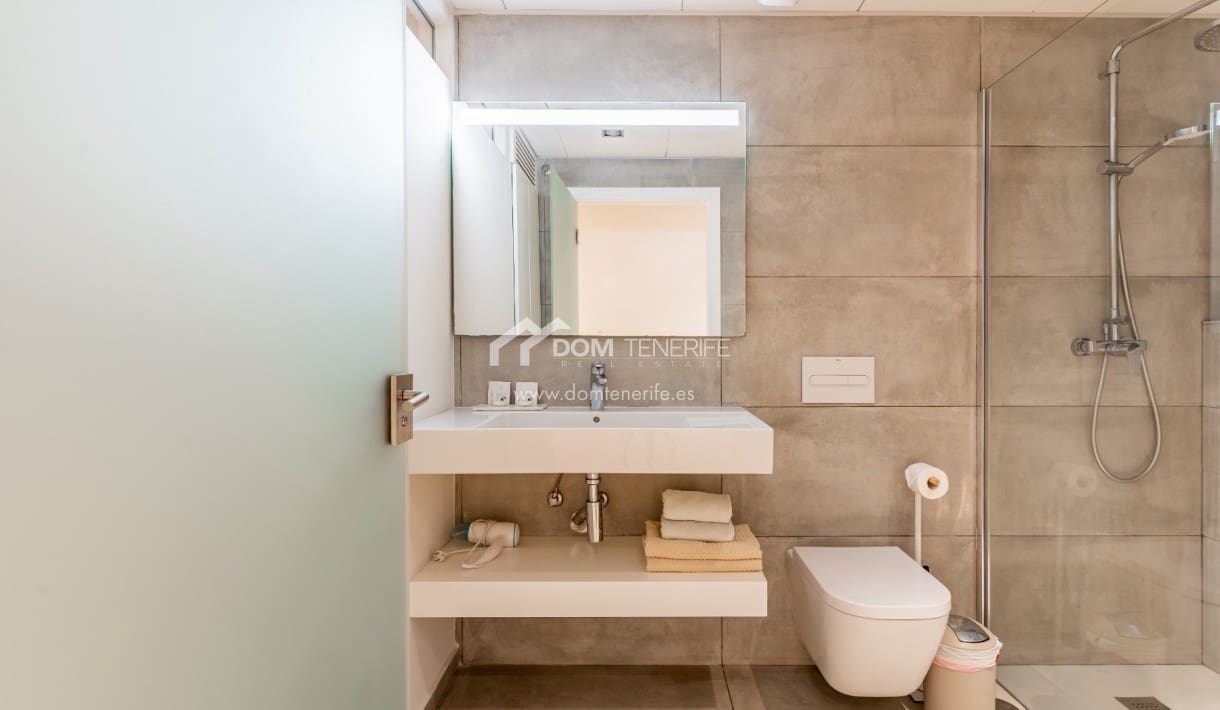 2 chambre Appartement à vendre à Adeje avec piscine - 295 000 € (Ref: 9345200)