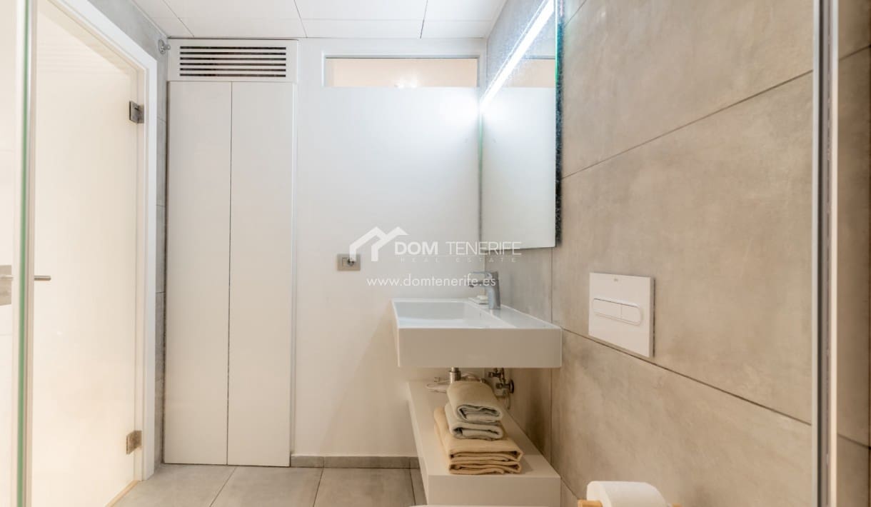 2 chambre Appartement à vendre à Adeje avec piscine - 295 000 € (Ref: 9345200)