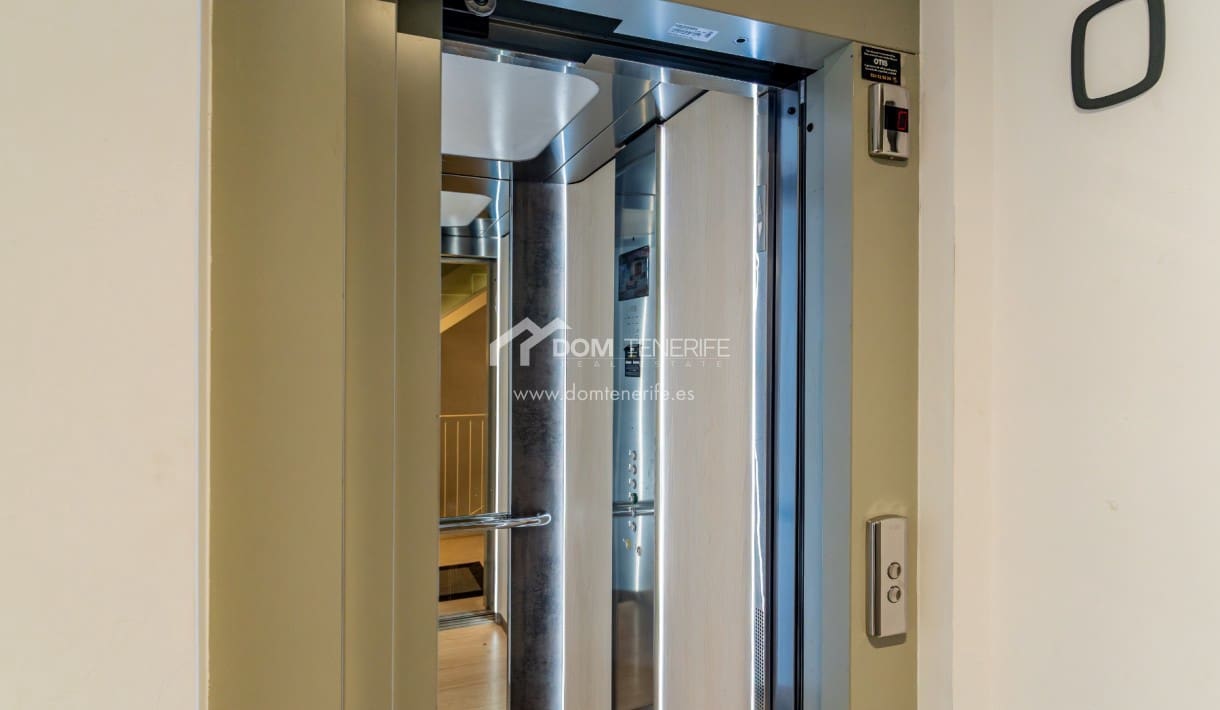 2 chambre Appartement à vendre à Adeje avec piscine - 295 000 € (Ref: 9345200)