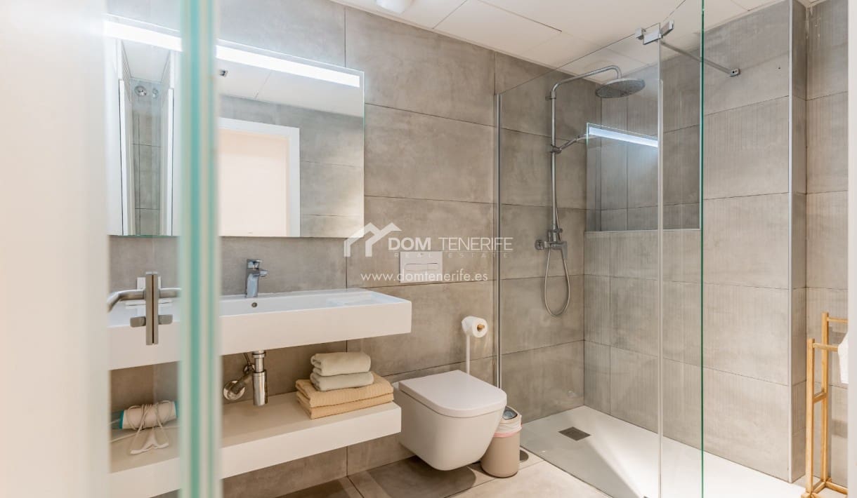 2 chambre Appartement à vendre à Adeje avec piscine - 295 000 € (Ref: 9345200)