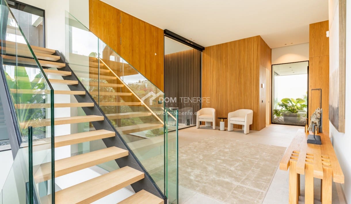 4 makuuhuone Huvila myytävänä paikassa Guia de Isora mukana uima-altaan 
autotalli - 4 290 000 € (Ref: 9374564)