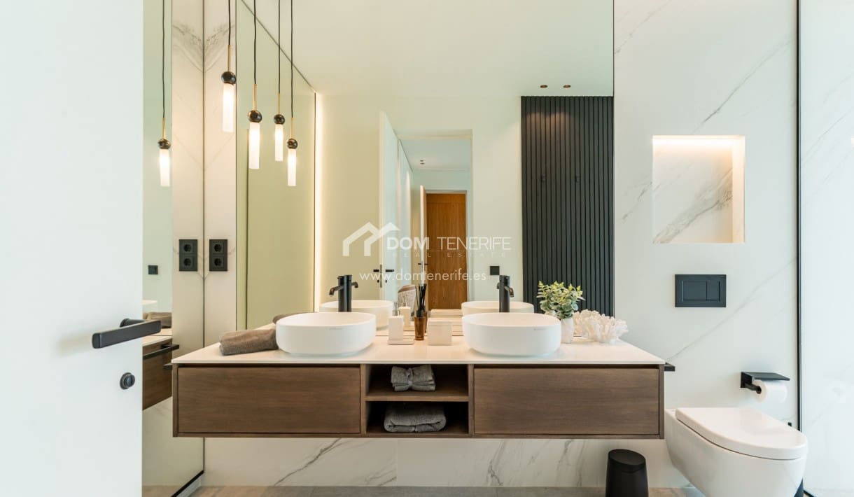 4 makuuhuone Huvila myytävänä paikassa Guia de Isora mukana uima-altaan 
autotalli - 4 290 000 € (Ref: 9374564)