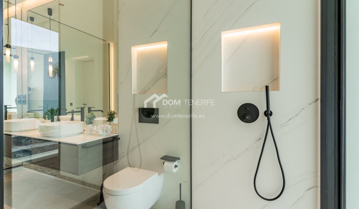 4 makuuhuone Huvila myytävänä paikassa Guia de Isora mukana uima-altaan 
autotalli - 4 290 000 € (Ref: 9374564)