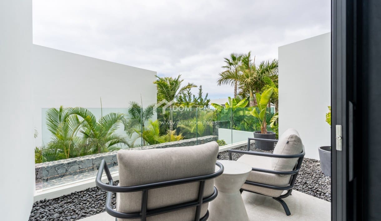 4 makuuhuone Huvila myytävänä paikassa Guia de Isora mukana uima-altaan 
autotalli - 4 290 000 € (Ref: 9374564)