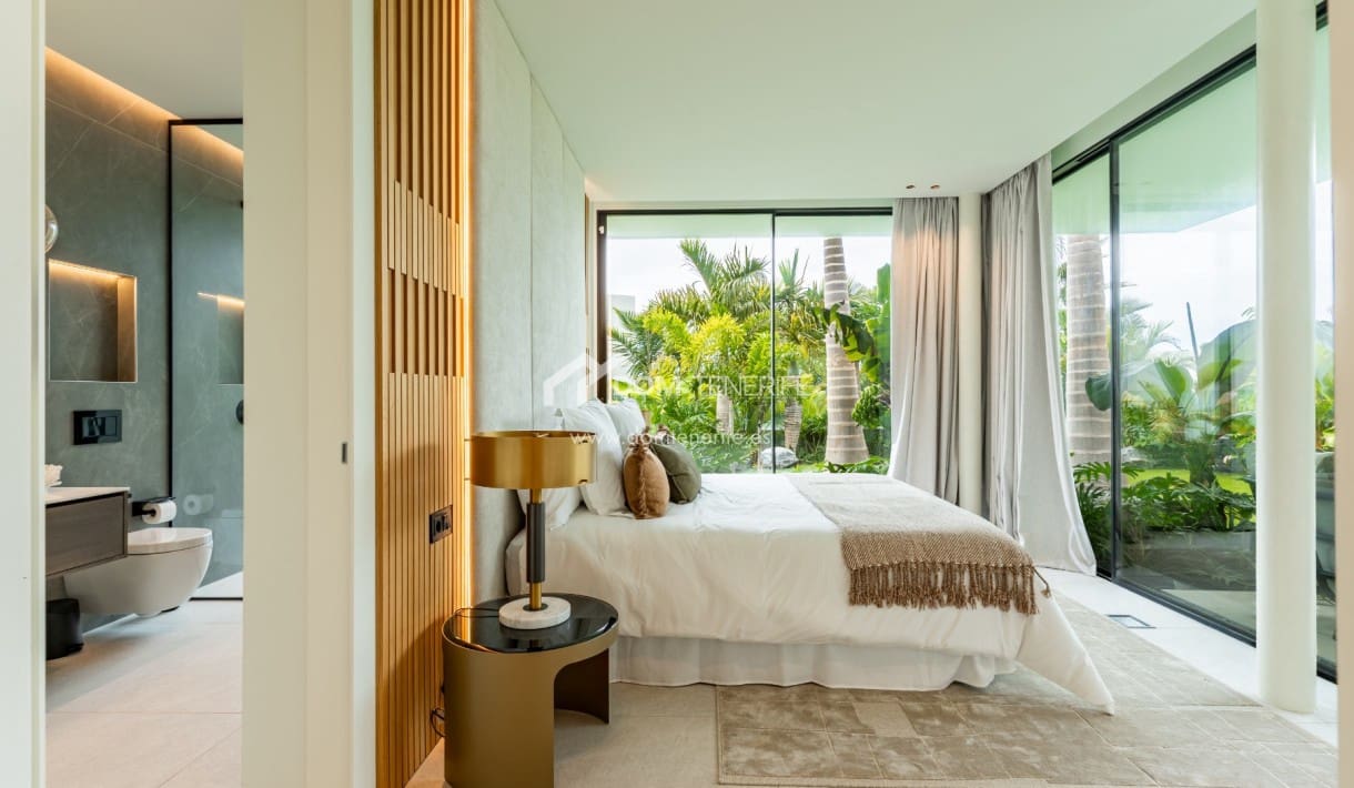 4 makuuhuone Huvila myytävänä paikassa Guia de Isora mukana uima-altaan 
autotalli - 4 290 000 € (Ref: 9374564)