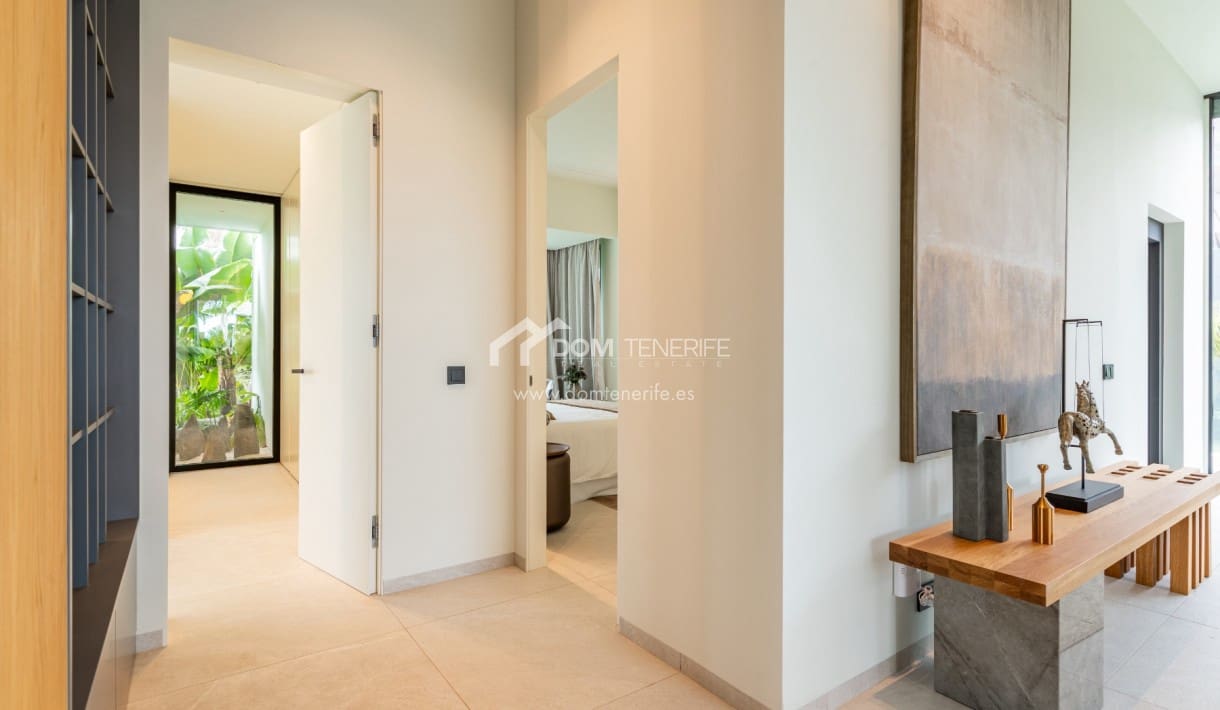 4 makuuhuone Huvila myytävänä paikassa Guia de Isora mukana uima-altaan 
autotalli - 4 290 000 € (Ref: 9374564)