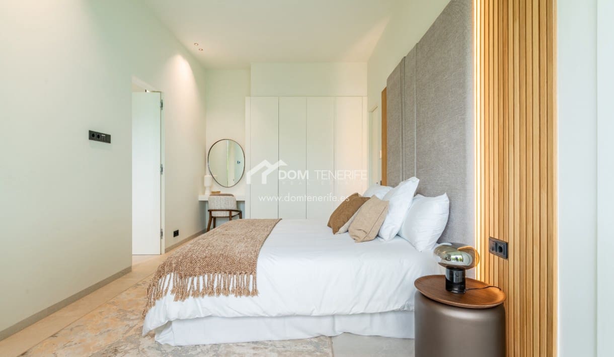 4 makuuhuone Huvila myytävänä paikassa Guia de Isora mukana uima-altaan 
autotalli - 4 290 000 € (Ref: 9374564)